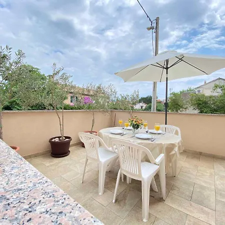 Apartment In Silo/Insel Krk 13424