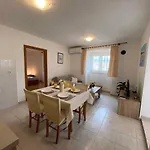 In - Insel Krk 13424 سيلو